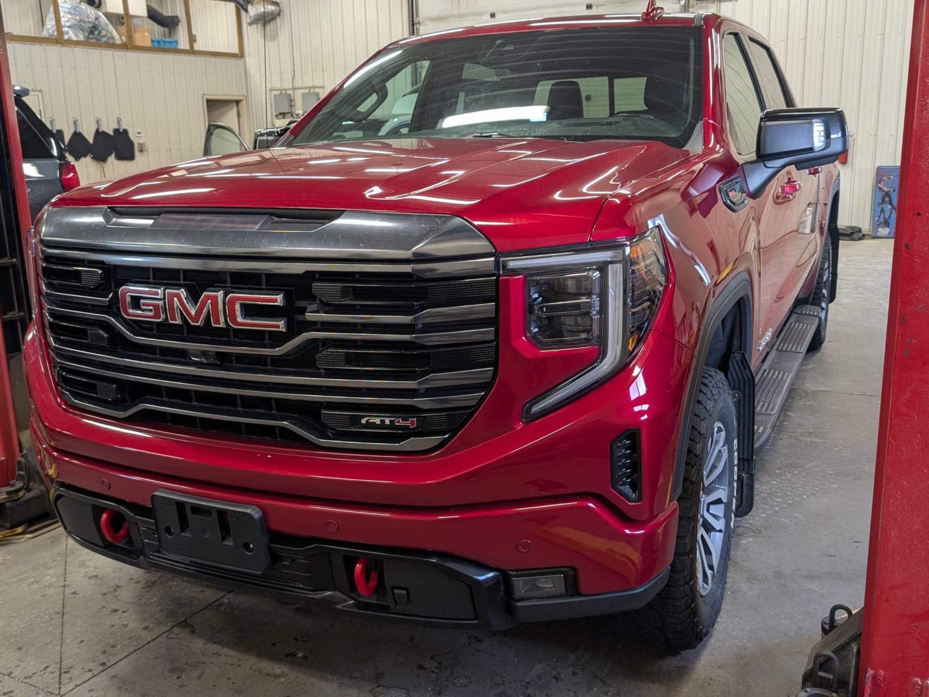GMC Sierra 1500 AT4 Crew Cab 4WD 2023