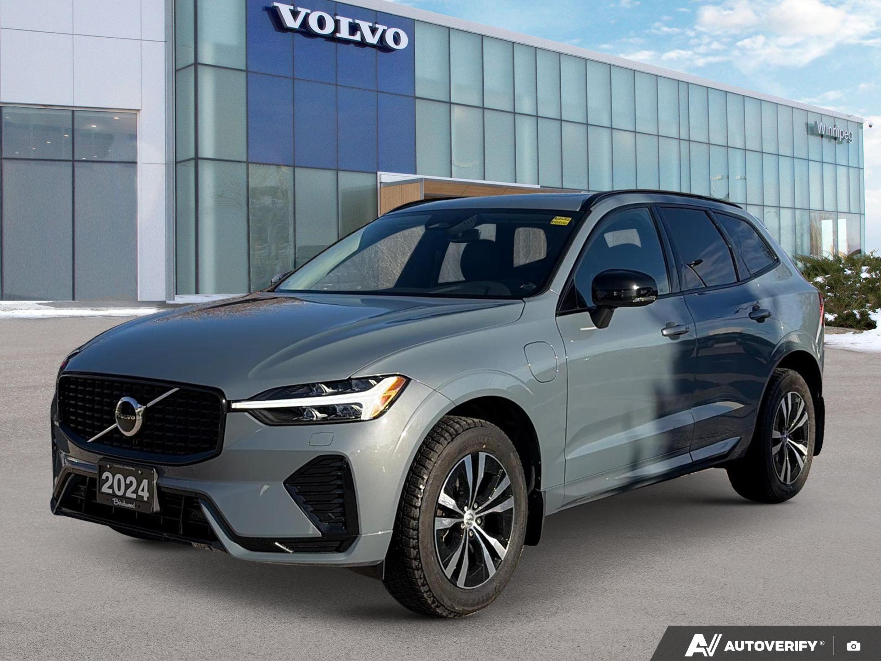 Volvo XC60 Recharge T8 Core Dark Theme eAWD 2024