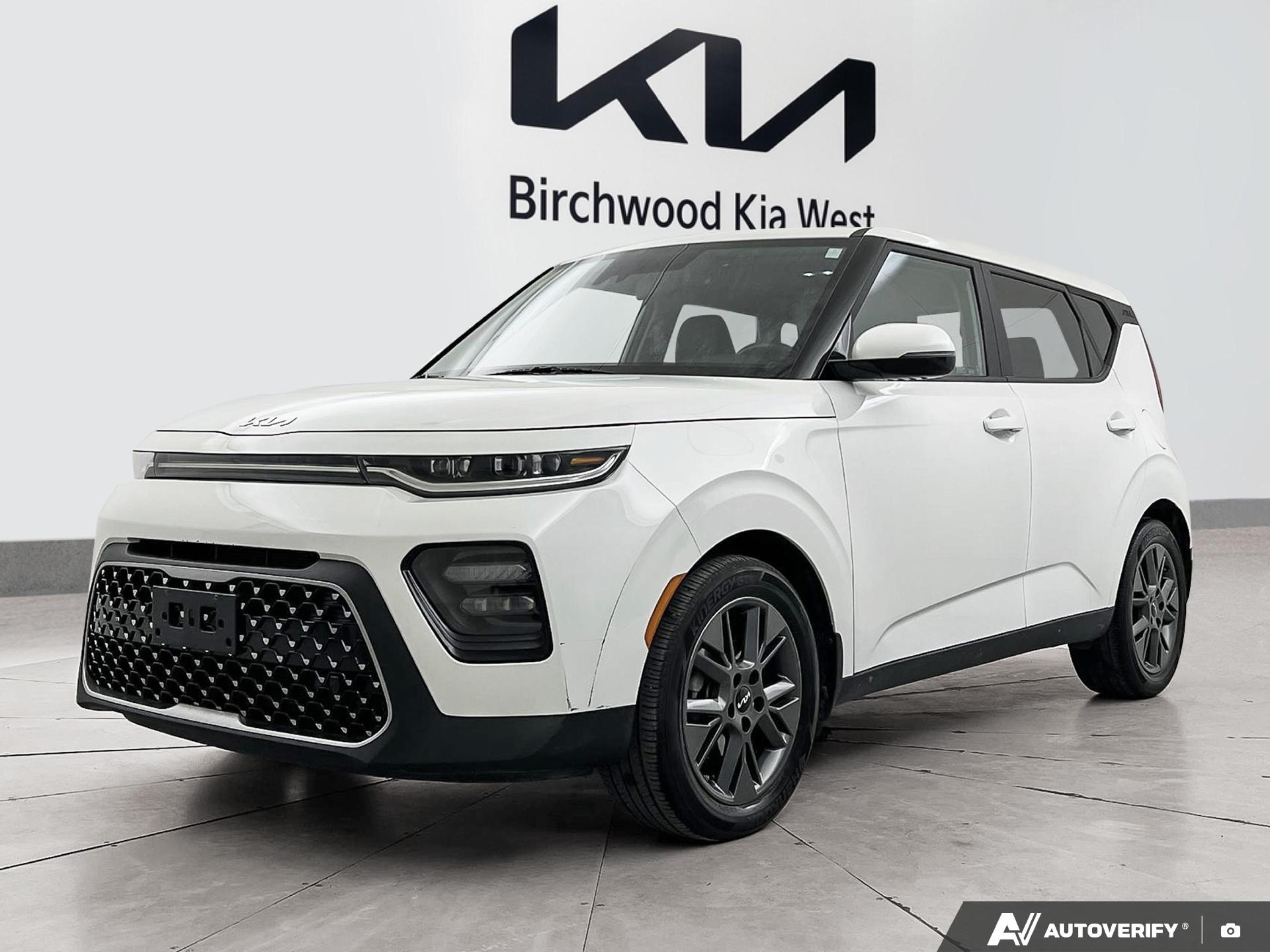 Snow White Pearl 2022 Kia Soul EX FWD SUV / Crossover Front-Wheel Drive Automatic