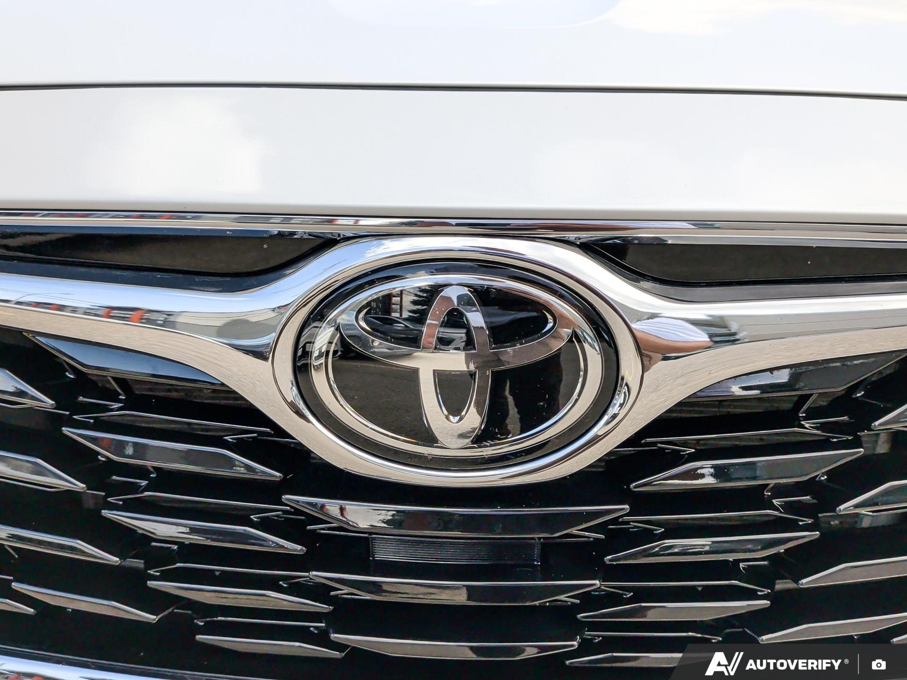 used 2022 Toyota Highlander car, priced at $47,487
