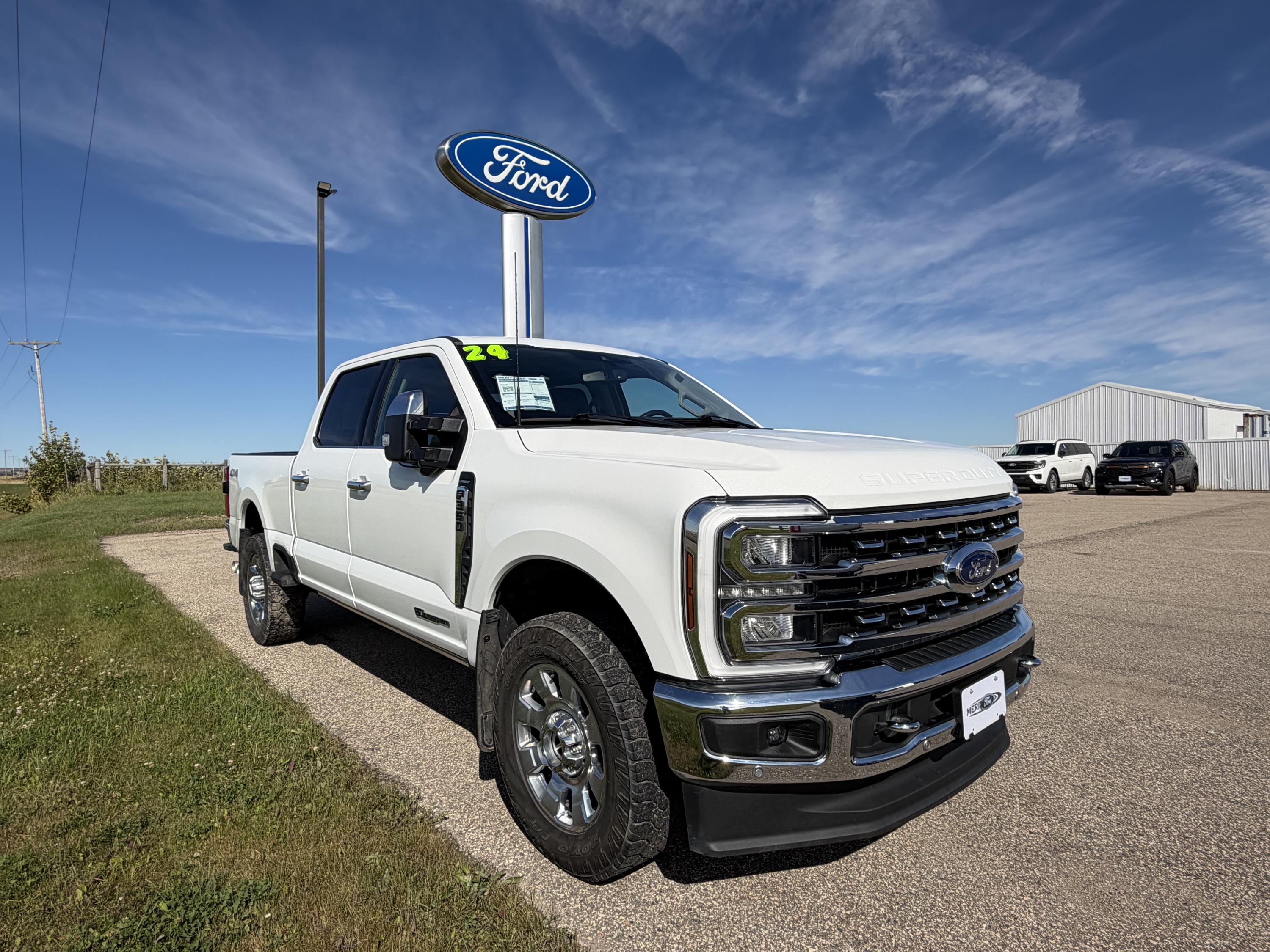 Star White Metallic Tri-Coat 2024 Ford F-350 Super Duty Pickup Truck Four-Wheel Drive Automatic
